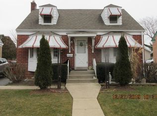 425 S Orchard Ave, Waukegan, IL 60085