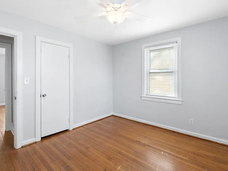318 34th 1/2 St #A — Photo 12