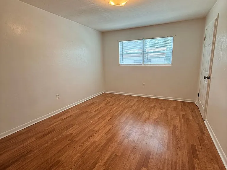2614 SW 31st Pl — Photo 12