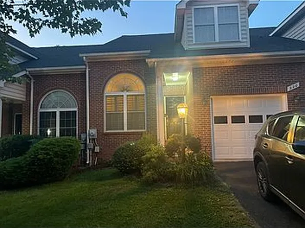 220 W Ridge Ct, Warrenton, VA 20186