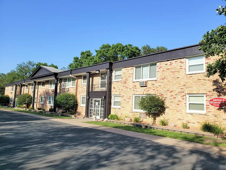 Queen Terrace Apartments — Photo 17
