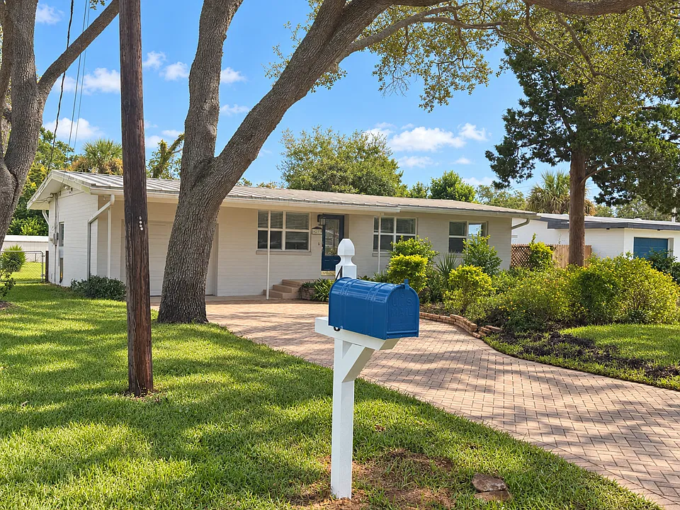 423 McIntosh Rd