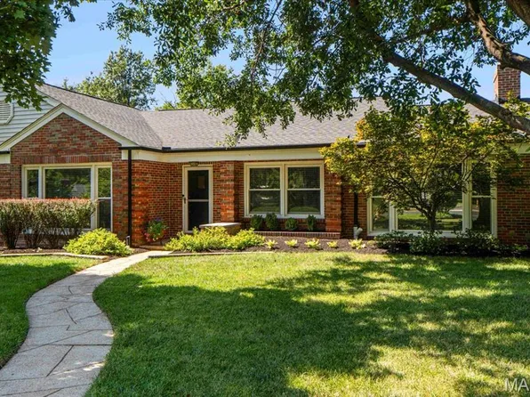 1060 McKnight Orchard Ln, Saint Louis, MO 63117