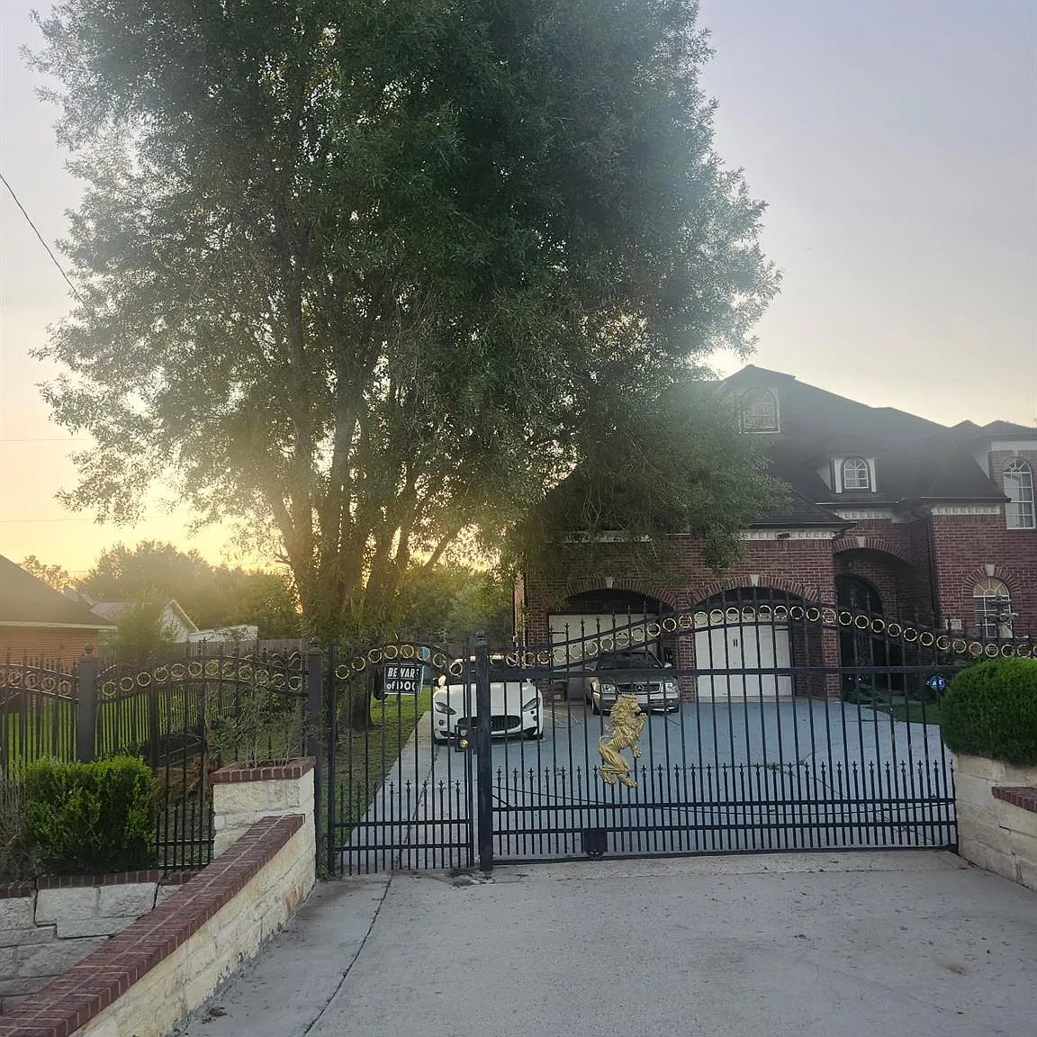 3 bed, 5.0 bath, 3200 sqft, $3,200 — Photo 2