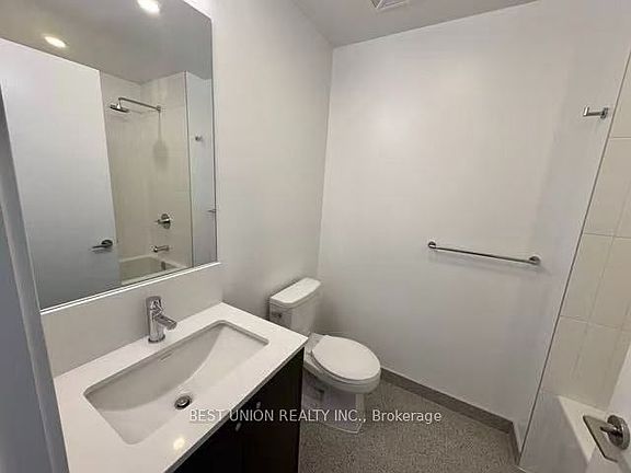 5th image of 10 Oak St #2510