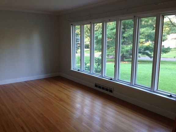 3rd image of 1131 Thornwood Dr