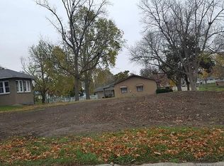 207 2nd Ave SE, State Center, IA 50247