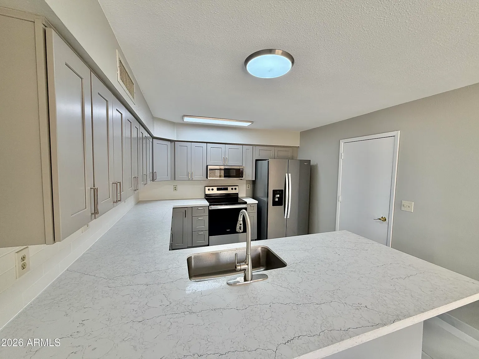 3 bed, 2.5 bath, 1645 sqft, $2,395 — Photo 4