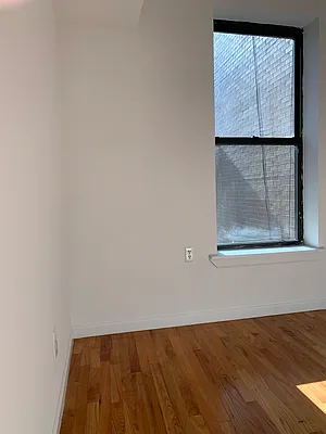 Rented by Chartwell Manhattan Realty | media 15