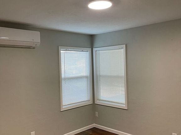 4th image of 1618 W Country Club Blvd