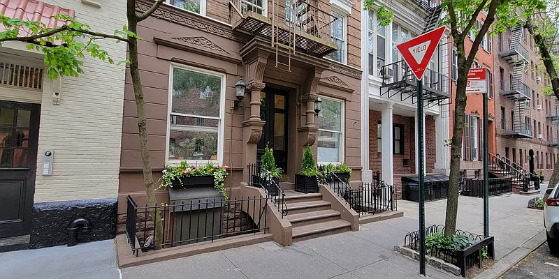 Rented by Plaza Real Estate Group | media 10