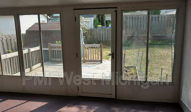 946 Pine Ave NW #1 — Photo 13