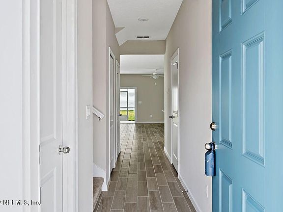 5th image of 12783 Josslyn Ln