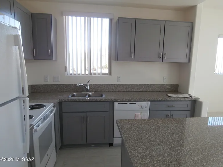 348 S Paseo Tierra — Photo 3