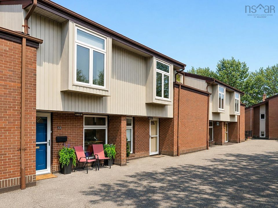 1st image of 32 Garden Court Ter