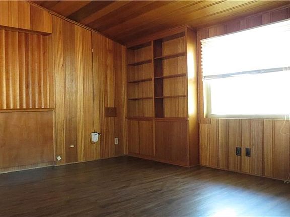 Gorgeous built-ins in the den