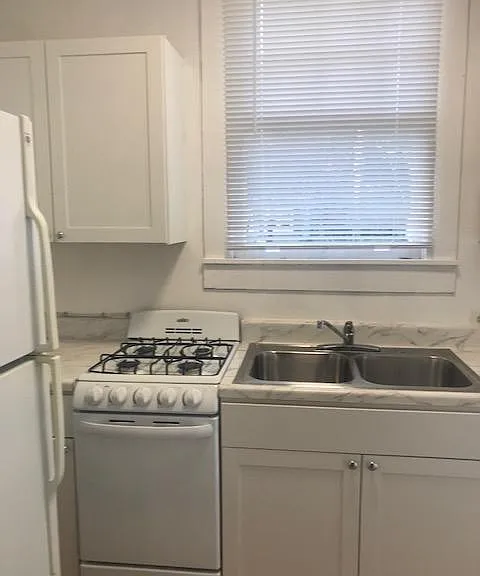 gas range, double sink