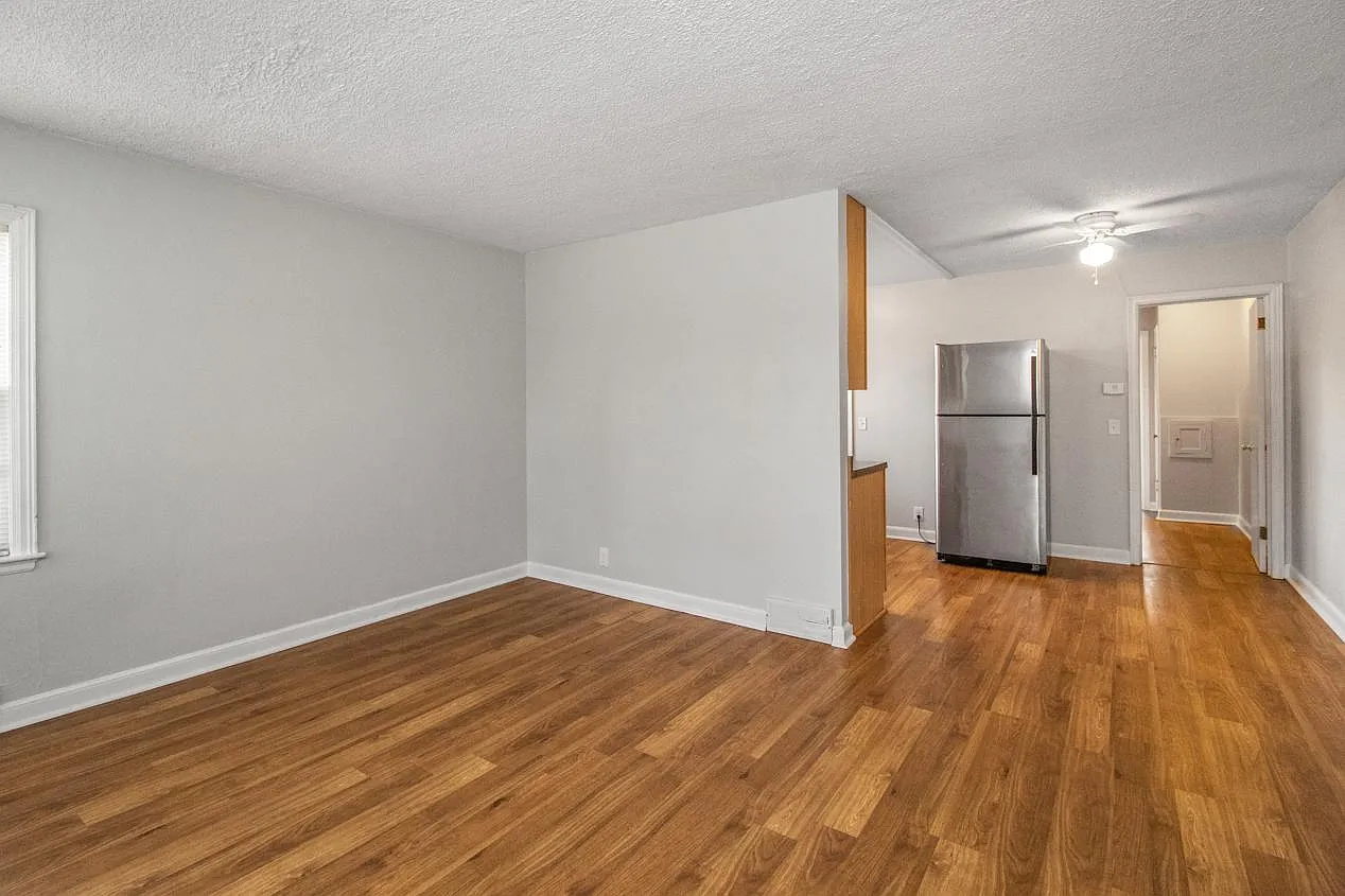1413 Lake St NE — Photo 4