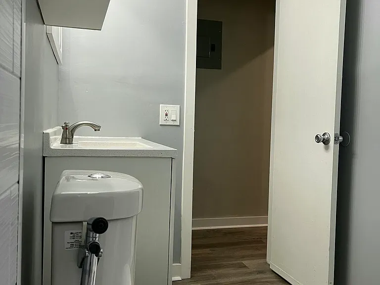 4250 NW 21st Ave — Photo 3