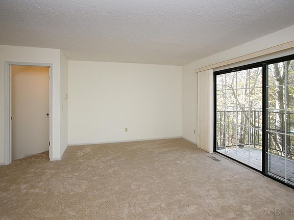 3208 greenleaf blvd-104