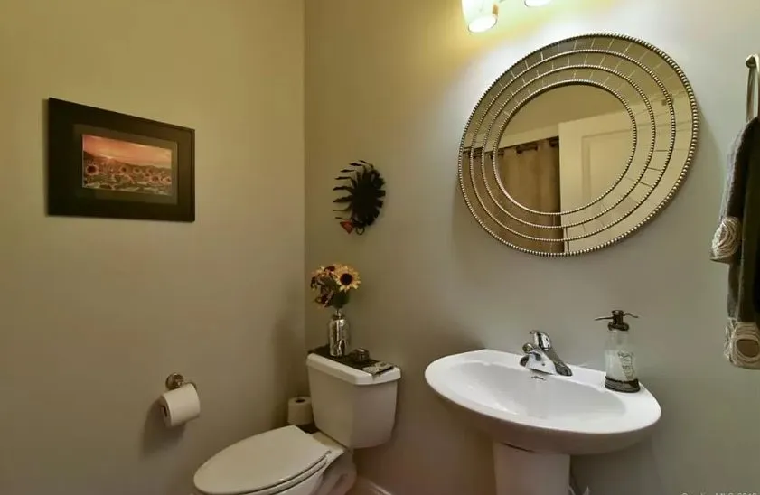 3 bed, 2.5 bath, 2088 sqft, $2,250 — Photo 2