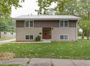 4610 51st St, Moline, IL 61265