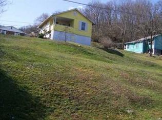 24 Barneywood Dr, Saint Albans, WV 25177