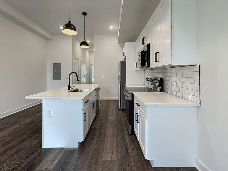 625 N 52nd St — Photo 5