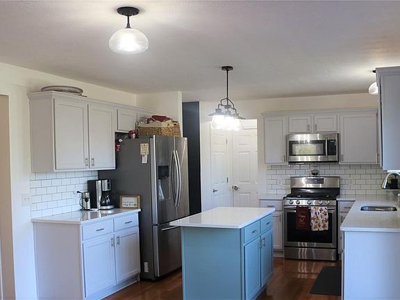 4th image of 4924 Salton Dr