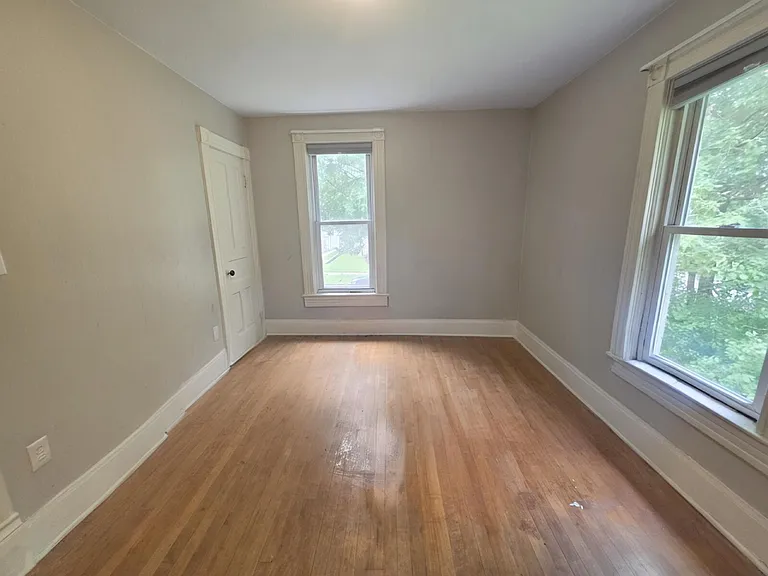 622 Hudson St — Photo 9