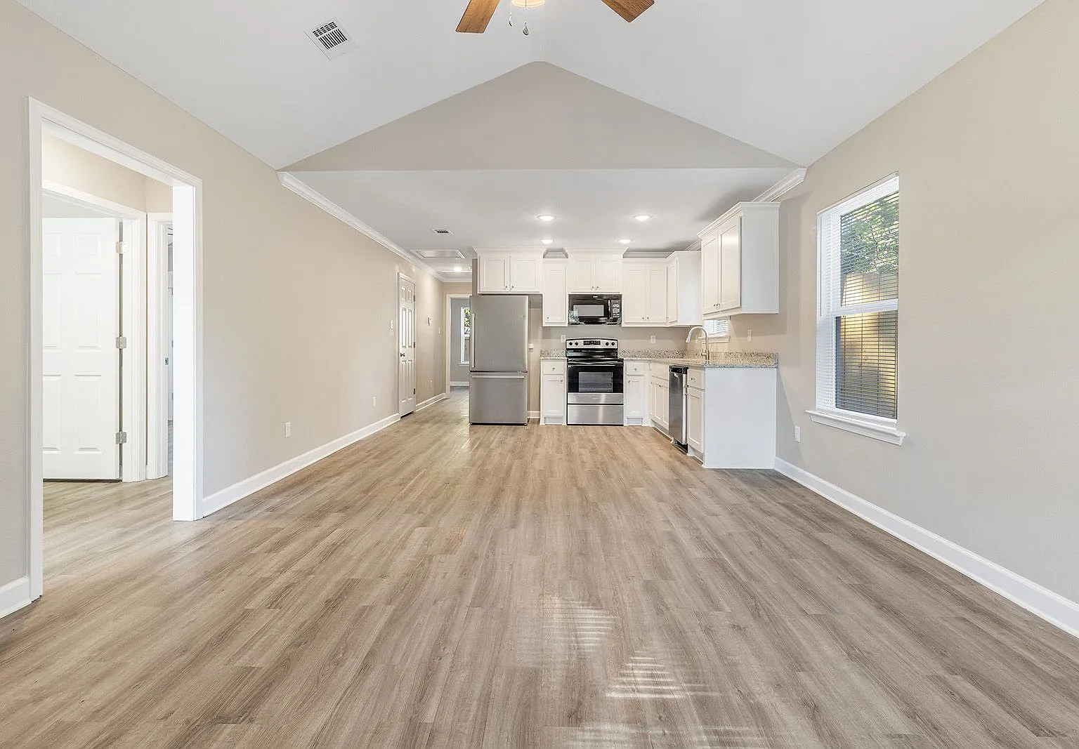 108 Pulaski Dr — Photo 3
