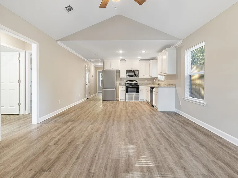 108 Pulaski Dr — Photo 3