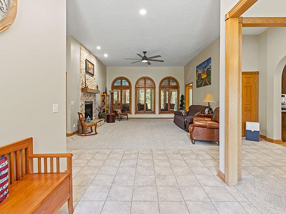3rd image of 21253 Ashwood Ln