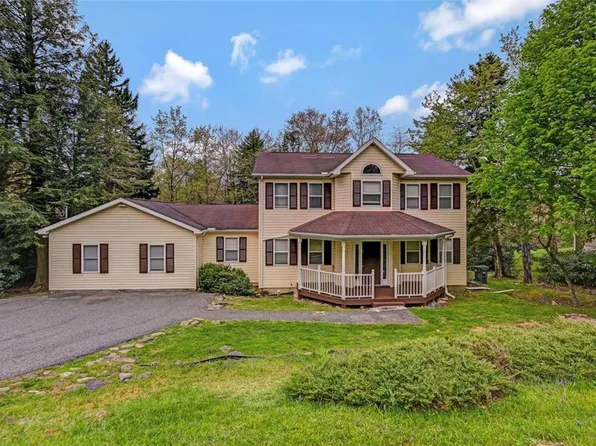 1338 Hilltop Dr, Long Pond, PA 18334