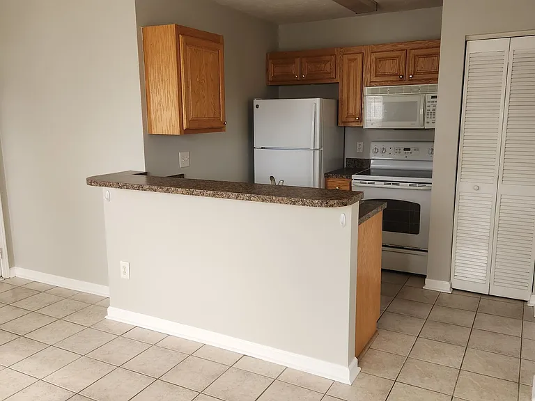 409 Tree Top Ct #D — Photo 5