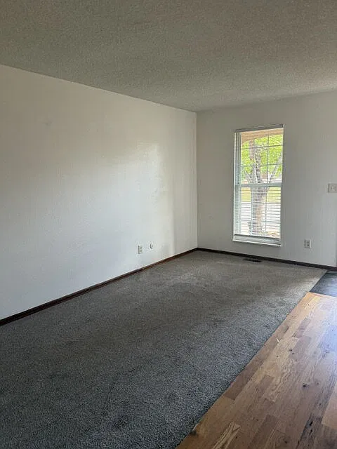 3 bed, 2.0 bath, 1379 sqft, $2,400 — Photo 3