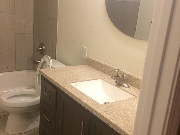 3rd image of 729 Nutmeg Ave