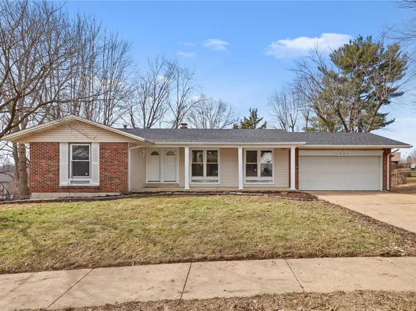 11981 Lakecrest Ln, Saint Louis, MO 63138