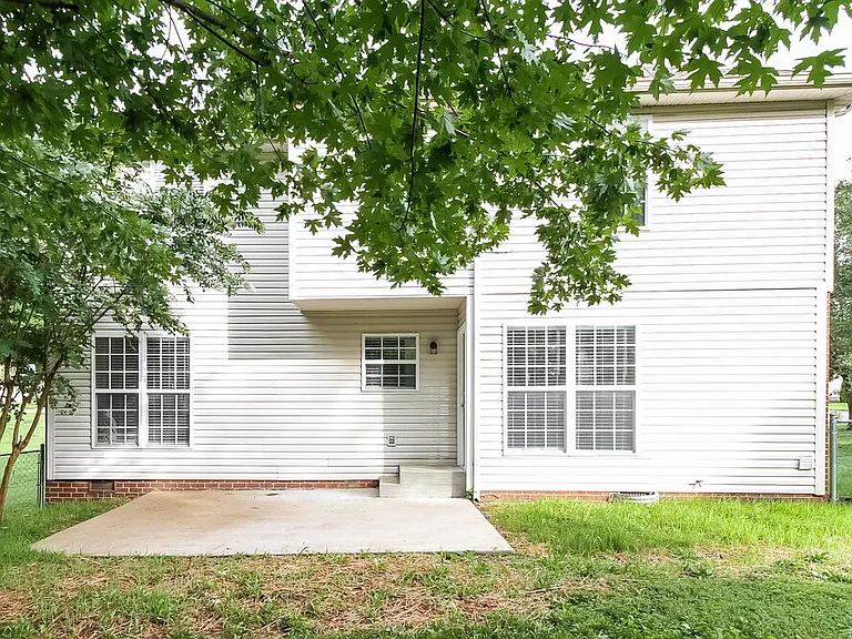 131 E Braxton Ln — Photo 17