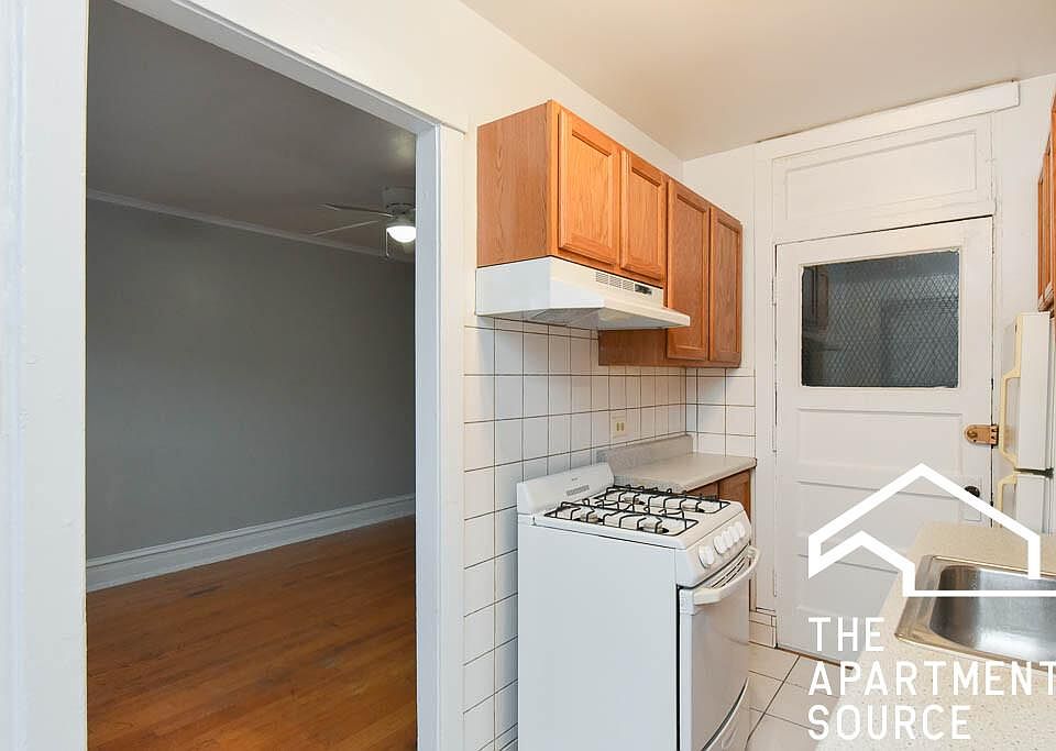 1st image of 2619 W Gunnison St #B2