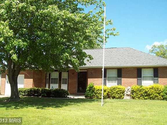 3rd image of 419 Linden Ln