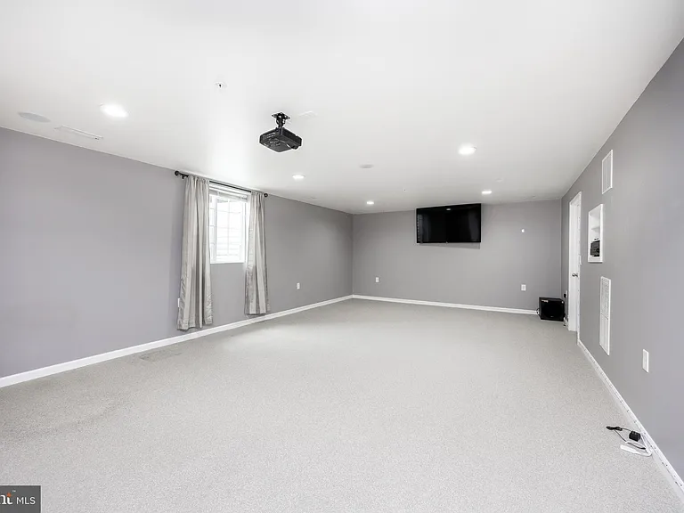 253 Fairfield Cir W — Photo 20