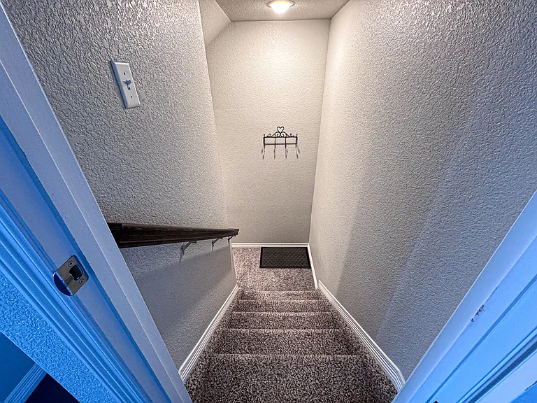 1878 Egnar St — Photo 14