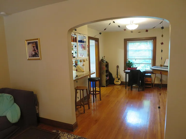 2686 Indianola Ave — Photo 5