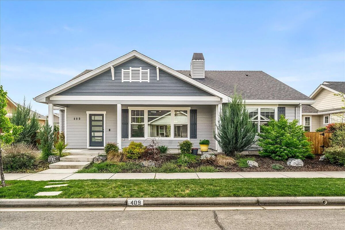 409 Castle Rock Dr photo 1