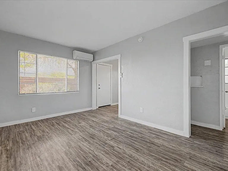 2122 N Forgeus Ave #C — Photo 6
