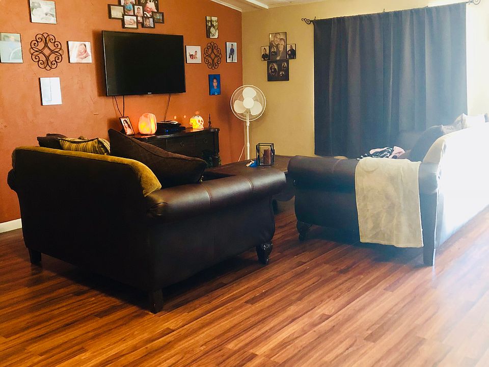 Spacious living room