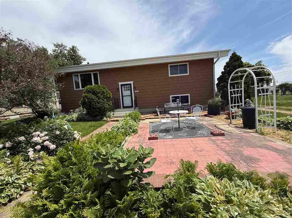 100 Rohrback St, Morley, IA 52312