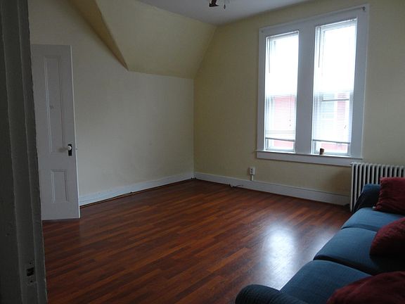 Living from rear hall