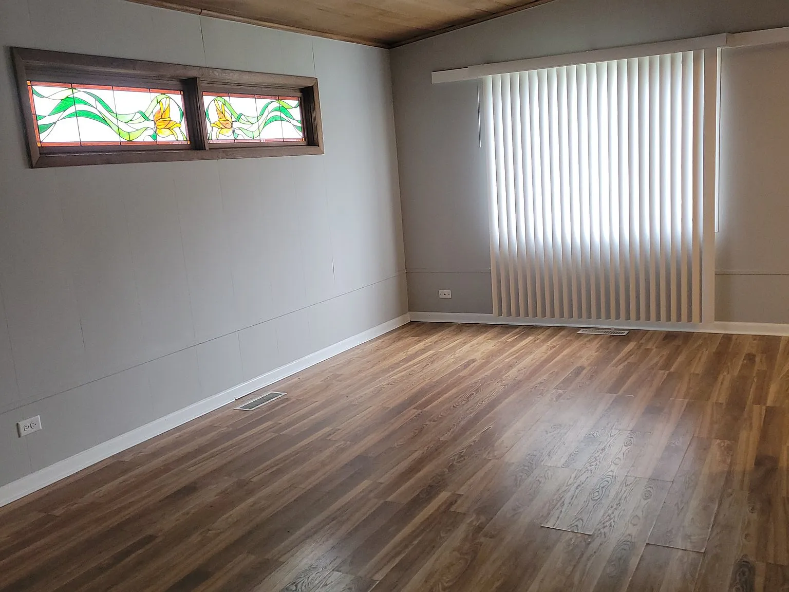 Charming 3 Bed, 2 Bath Home in Park Forest, IL — Photo 3